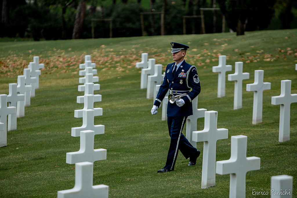 Cerimonia funebre ai cimitero Usa di Firenze per il pilota della ww2 Loren Hintz (foto Enrico Panichi)